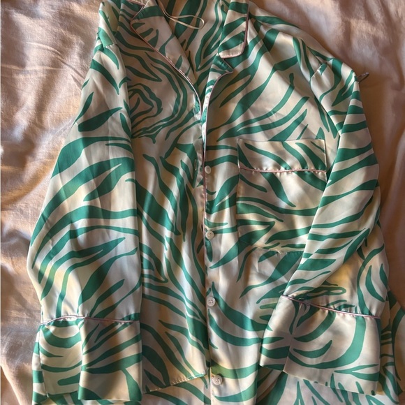 Green Print Women's Top - Picture 2 of 4